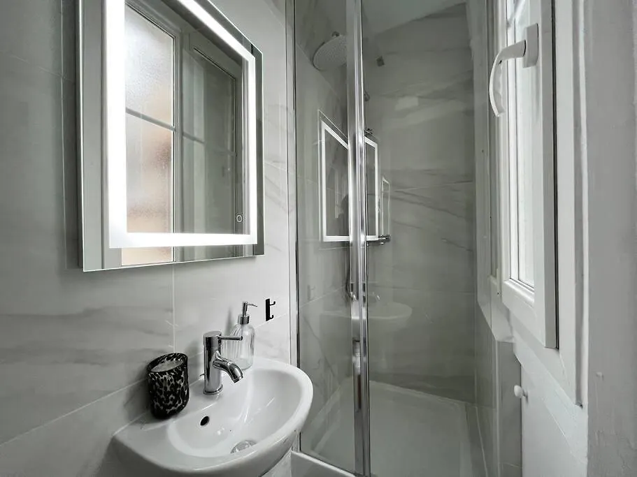 Central Typical Parisian Studio Apartment